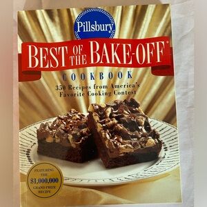 Pillsbury Best of the Bake Off Cookbook 350 Recipes Soft Cover Baking